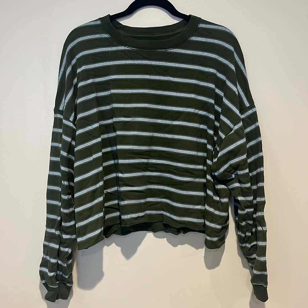 A&E cropped cut off sweatshirt!